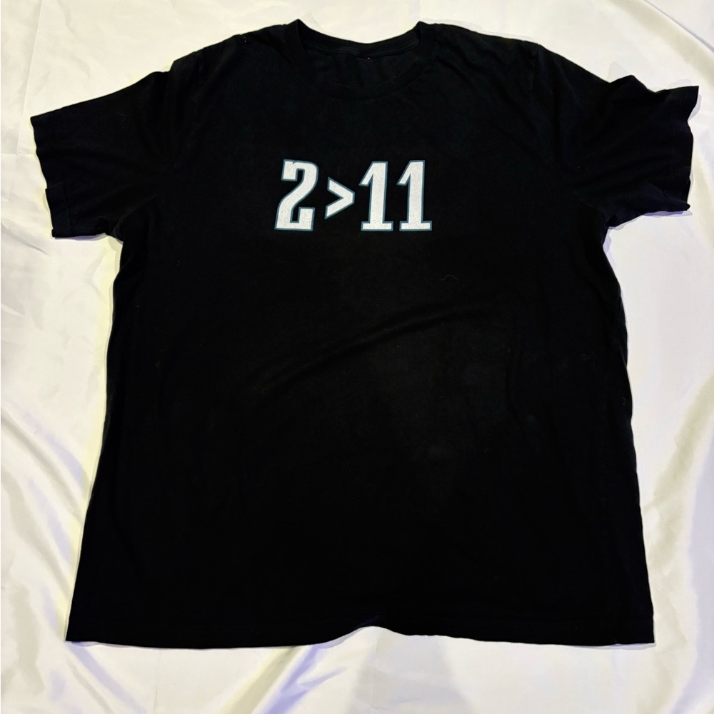 2<11 XL T-shirt.